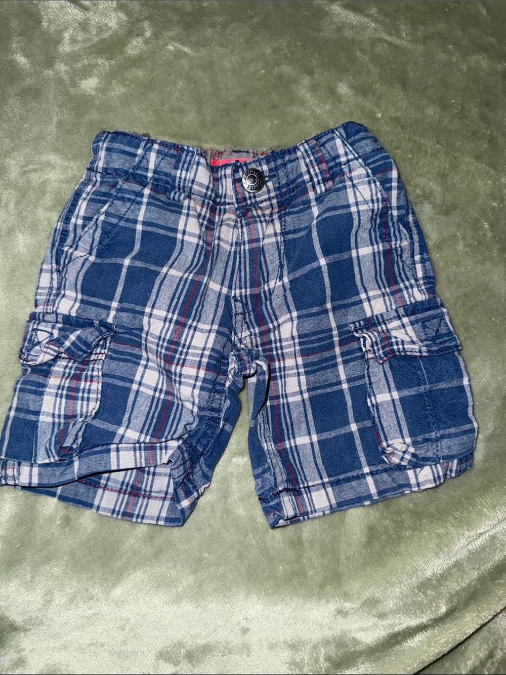 12m Levi’s boys Blue Plaid Cargo Shorts GUC